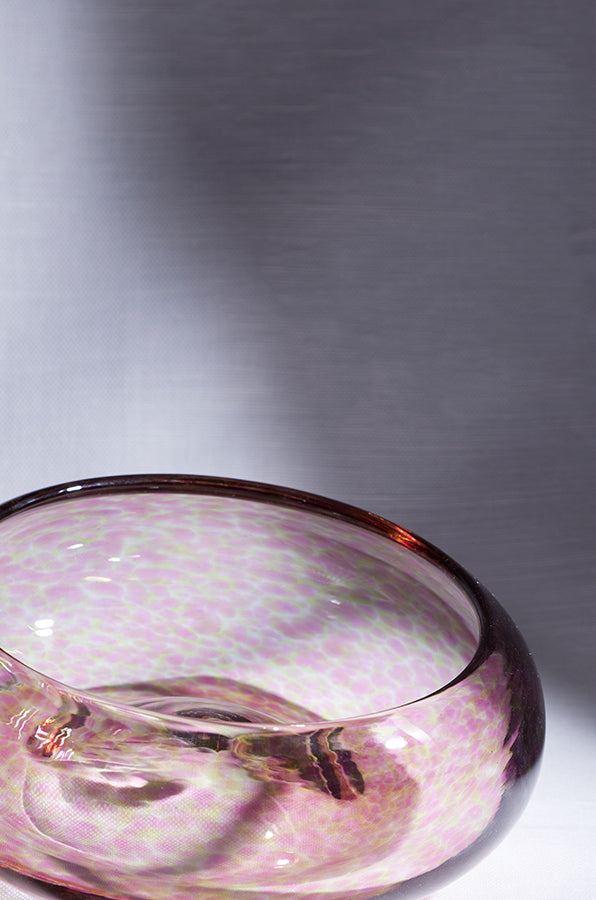 https://www.vanderohecurio.com/cdn/shop/products/CURIO-Pink-Speckled-Bowl.jpg?v=1645018912&width=720
